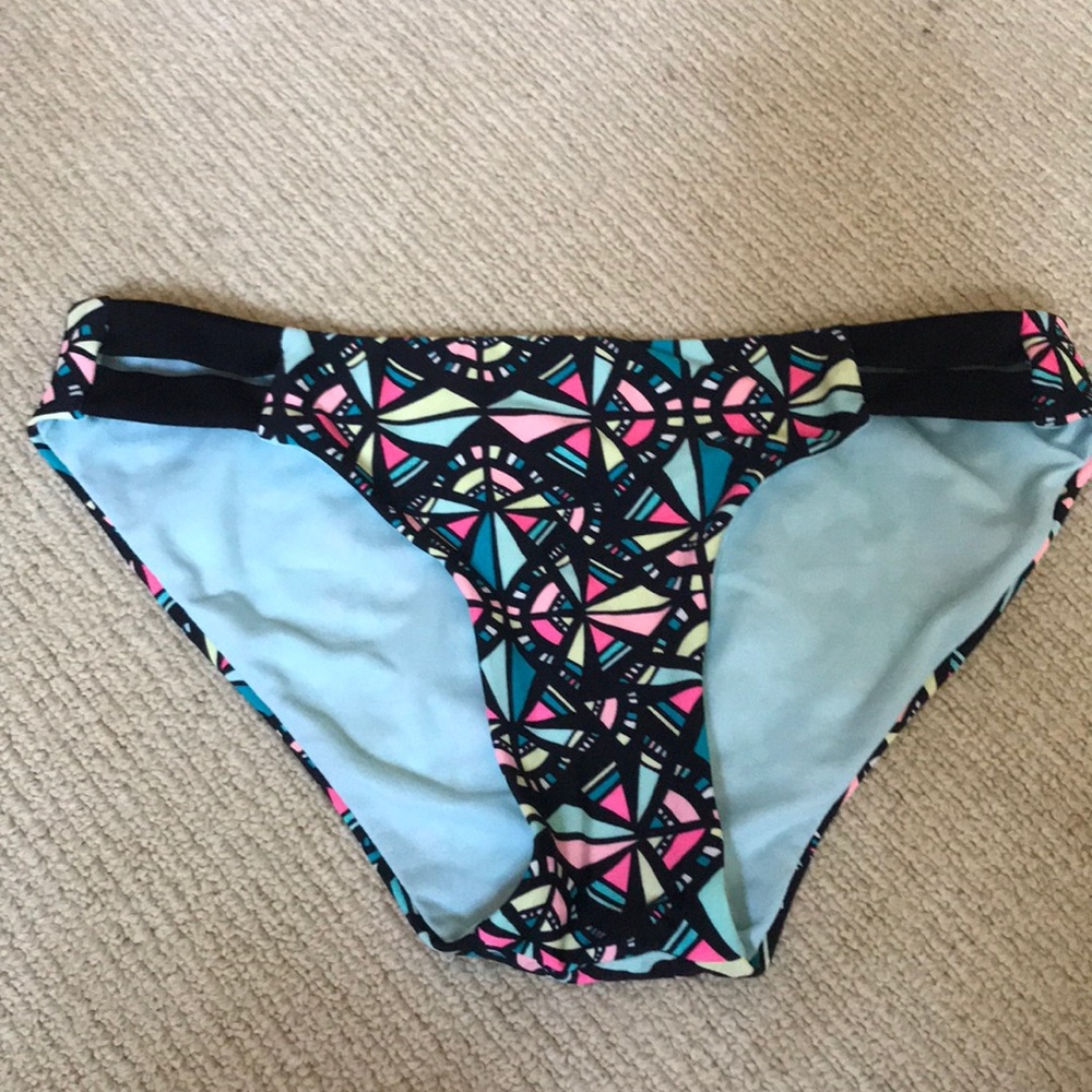 Patterned swim bottoms